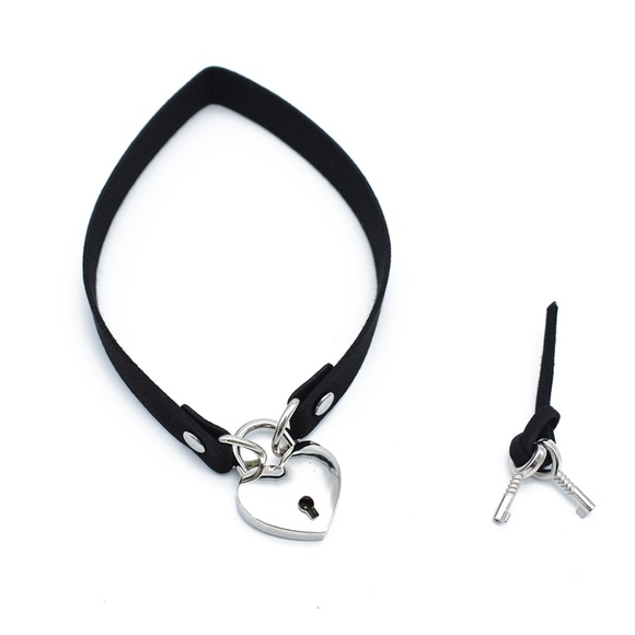 Choker with Heart Locket comes with Key - Picture 4 of 4